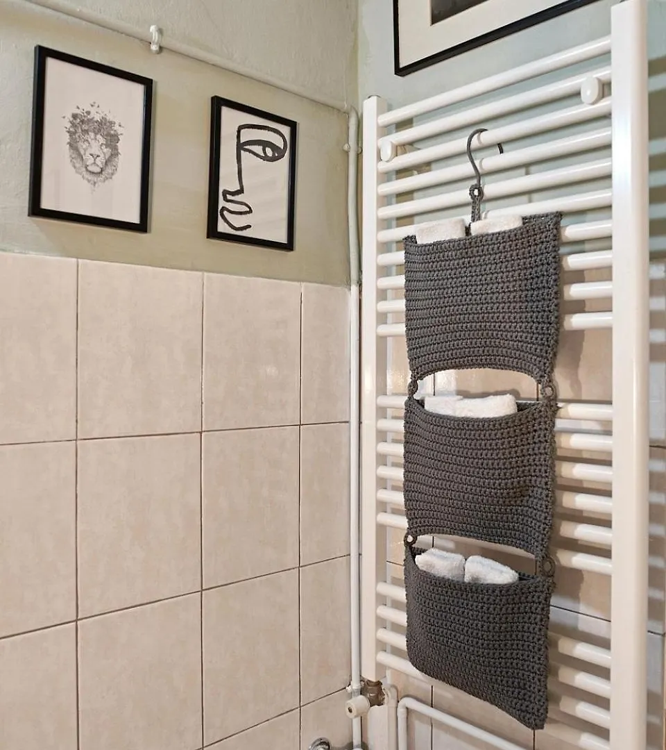 4 Queens Downtown-Comfortable Apartment In Thessaloniki Center 0*,  Greece
