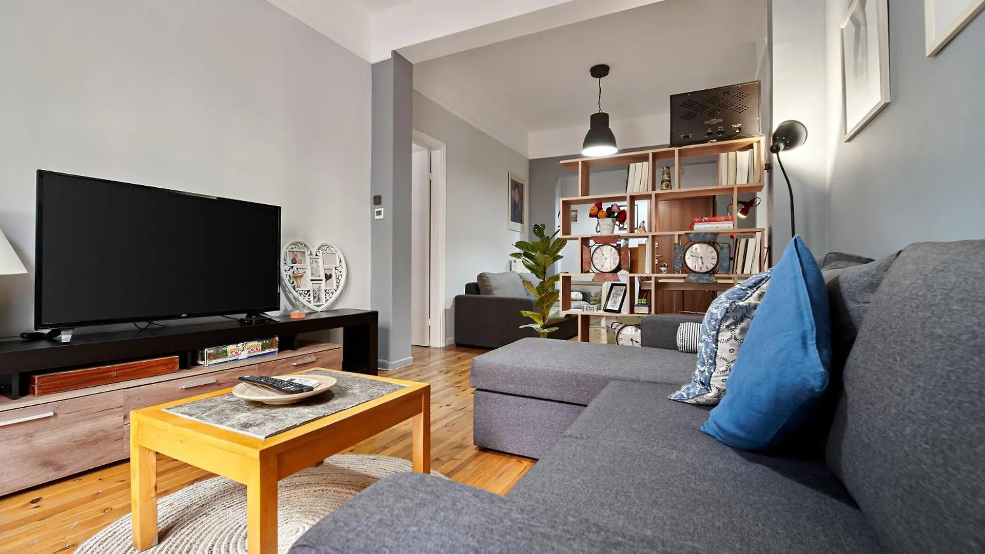 4 Queens Downtown-Comfortable Apartment In Thessaloniki Center 0*,  Yunanistan
